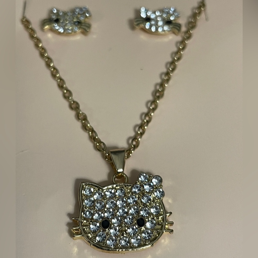 Hello Kitty necklace & earrings set